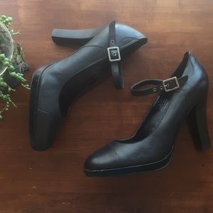 Simply Vera black heels